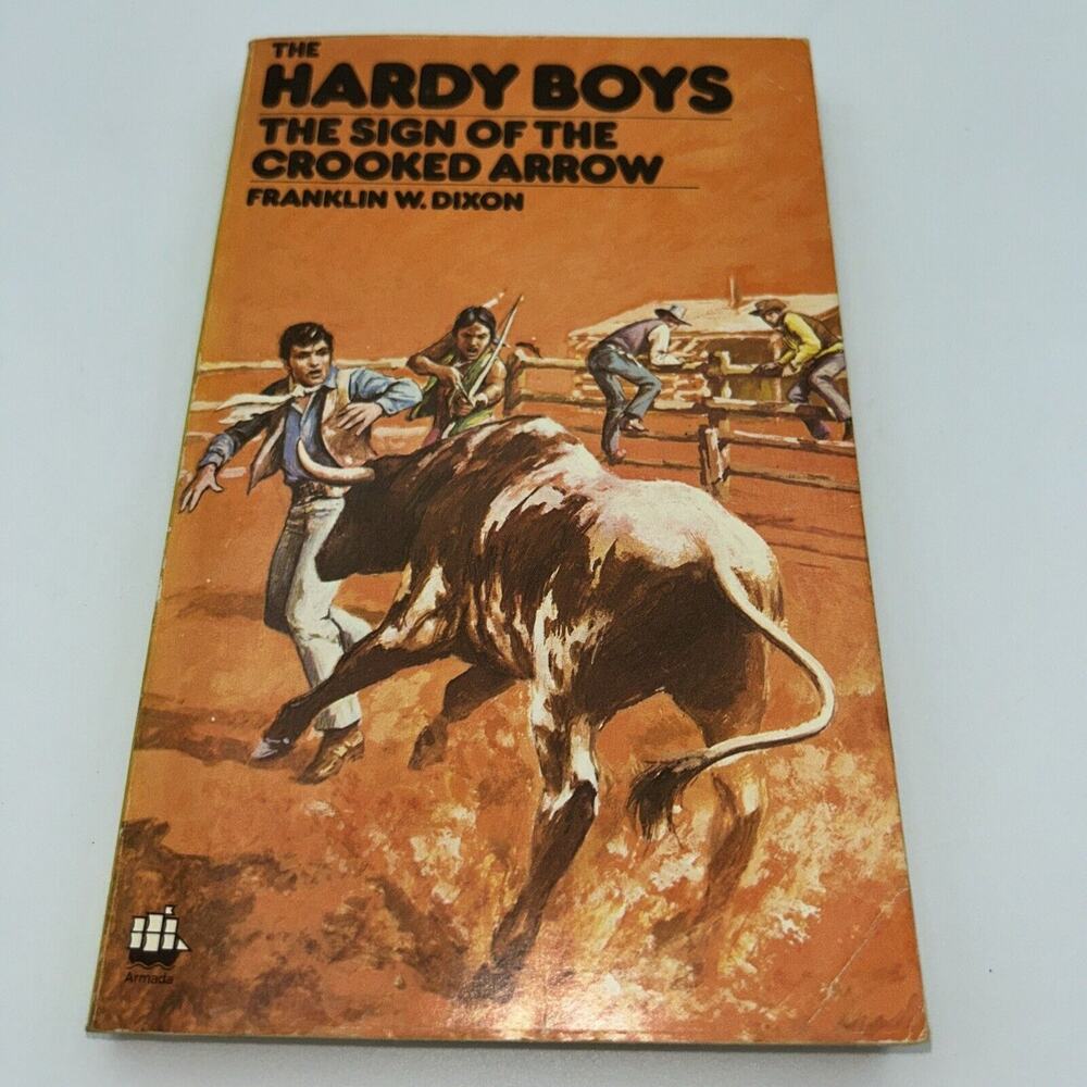 #19 The Sign Of The Crooked Arrow Hardy Boys Franklin W. Dixon UK Print 1980 PB